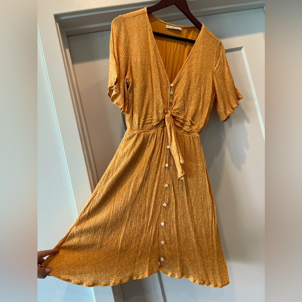 Abercrombie Yellow Tie Front Dress with Short Sleeves - Picture 1 of 6